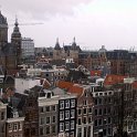 039 De Nicolaas kerk links en het Centraal station rechts